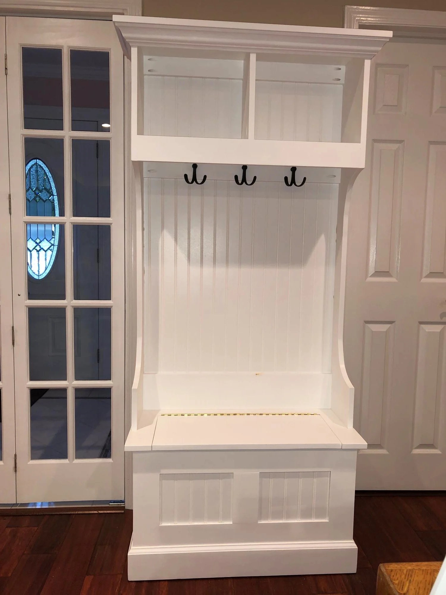 Mimi’s Entryway Storage Bench&NarrowHall Tree Hutch Ana White